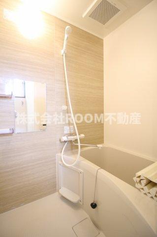 バス・シャワールーム　落ち着いた空間のお風呂です