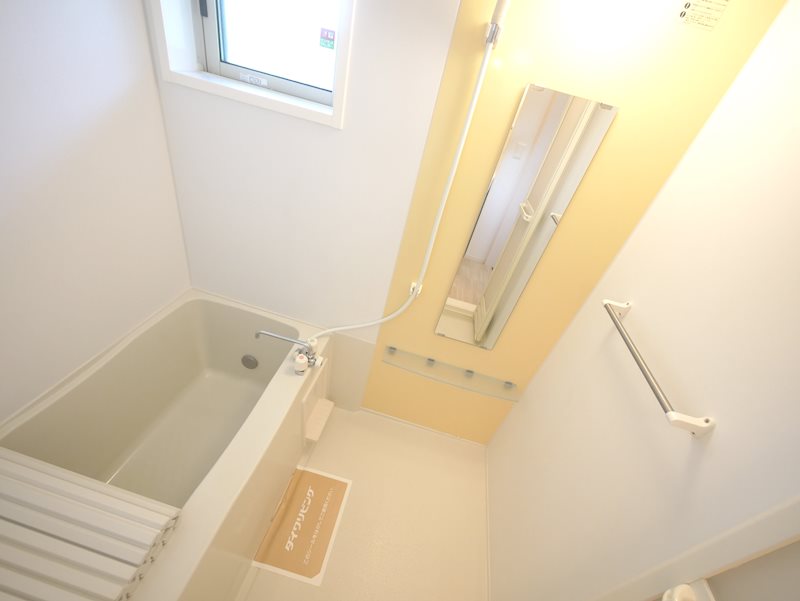 バス・シャワールーム　追焚き給湯、シャワー