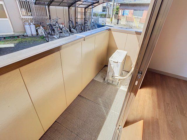 バルコニー　掲載写真は同型モデルを掲載しており実際のお部屋と仕様等が異な