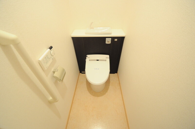 トイレ　うれしいウォシュレット完備。心地よい空間です