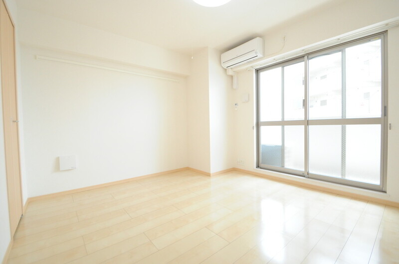 居室・リビング　ゆったりリビングは日当たりもよく快適な空間ですよ