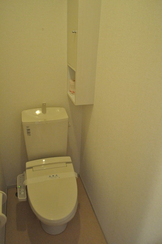 トイレ　トイレに棚あります♪