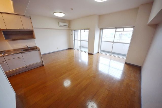 居室・リビング　★なんと洋室16帖★