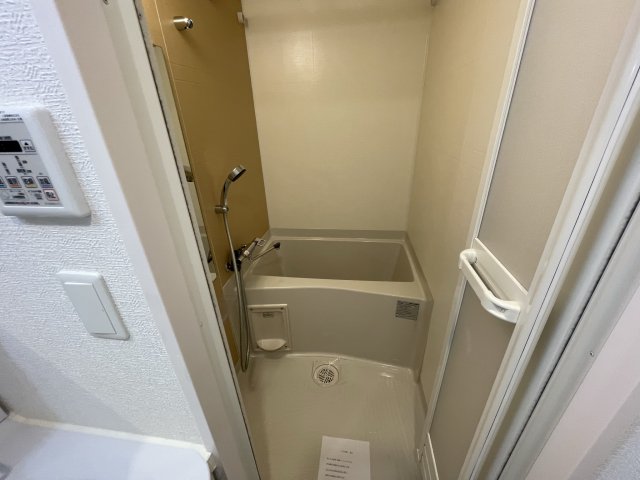 バス・シャワールーム　(参考)同マンション反転タイプ間取りの部屋写真