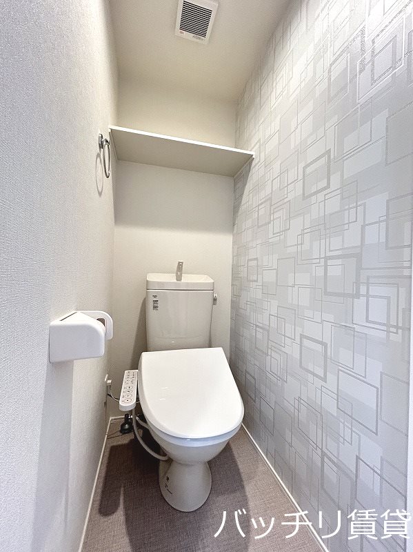 トイレ　画像は別号室タイプの為、現状を優先致します。