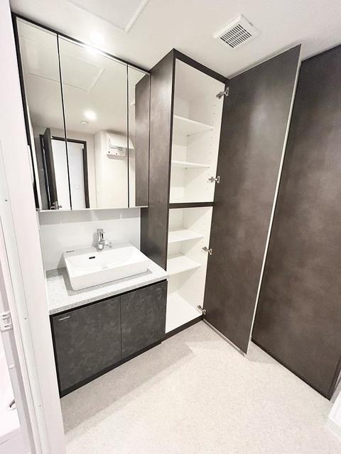 洗面設備　※写真は同タイプ住戸です。