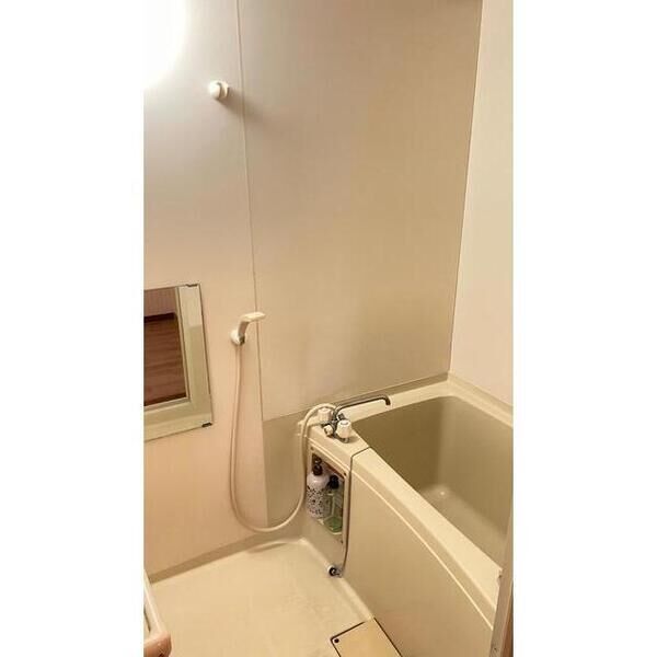 バス・シャワールーム　シンプルで機能的なユニットバスです♪