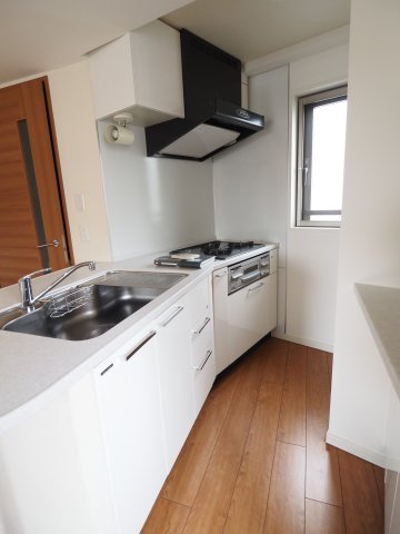 キッチン　窓があり明るいキッチン！