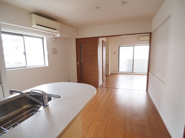 居室・リビング　開放感のあるリビングダイニング