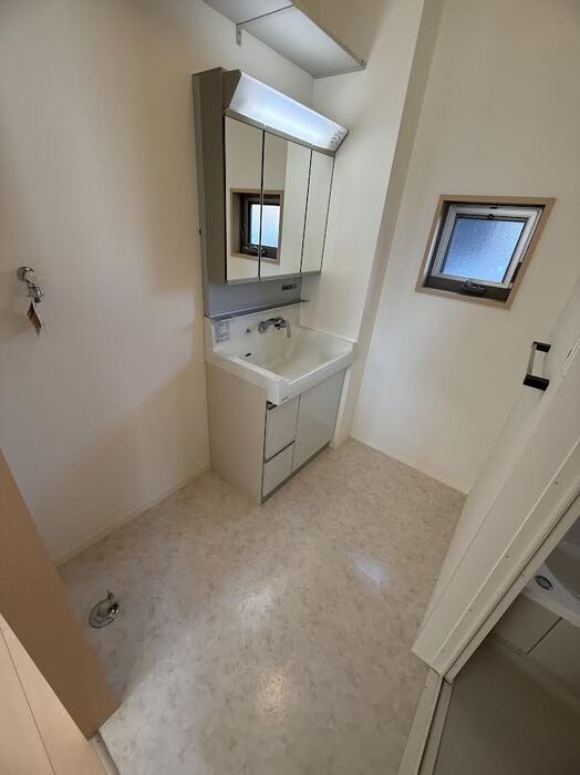 洗面設備　※掲載写真は同物件別号室の参考写真です。実際のお部屋とは間取