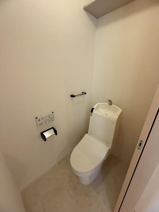 トイレ　※掲載写真は同物件別号室の参考写真です。実際のお部屋とは間取