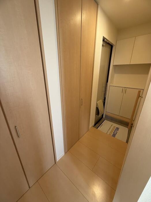 玄関　※掲載写真は同物件別号室の参考写真です。実際のお部屋とは間取