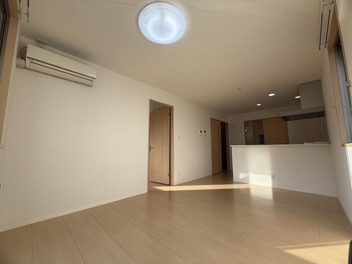 居室・リビング　※掲載写真は同物件別号室の参考写真です。実際のお部屋とは間取