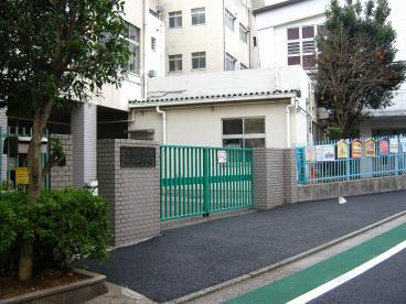 小学校　文京区立指ケ谷小学校（小学校）まで606m