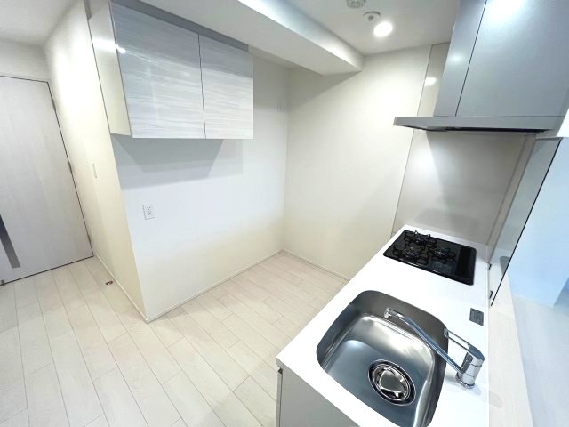 キッチン　写真は、他部屋の反転間取りです。(現況優先)