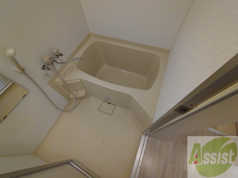 バス・シャワールーム　お風呂になります。一日の疲れを癒してくださいね。