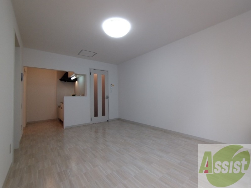 居室・リビング　広くてキレイなお部屋が広がっていて、充実した生活が送れそう。