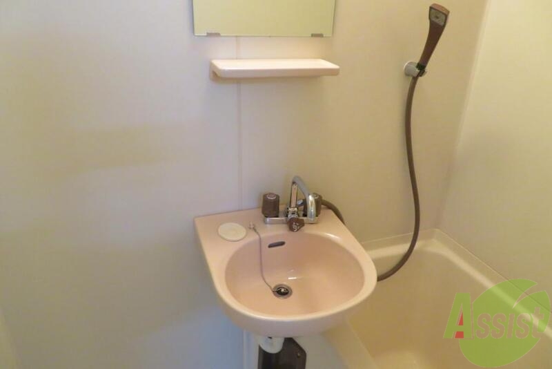 洗面設備　こちらのは洗面。朝の準備もばっちりですね。