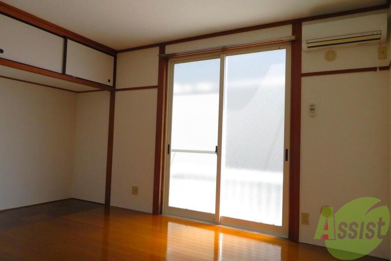 居室・リビング　大きなお窓が特徴的な陽当り良好なお部屋です。