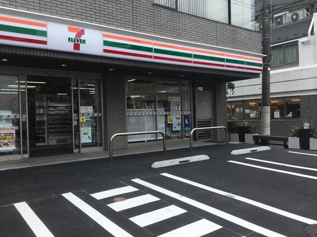 コンビニ　セブンイレブン北青山2丁目店（コンビニ）まで78m