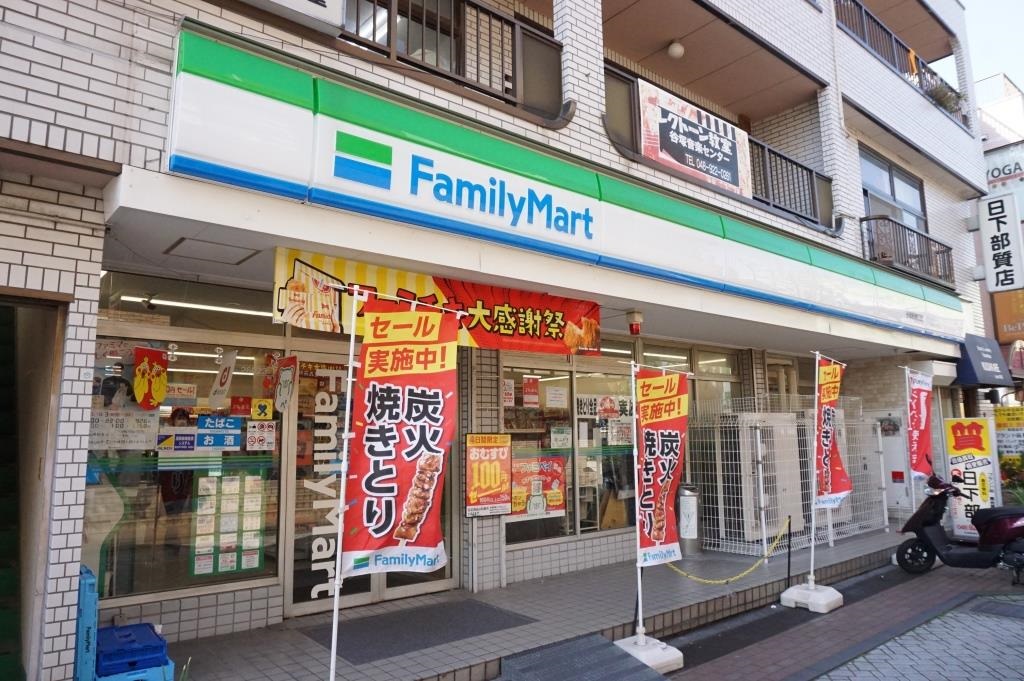 コンビニ　ファミリーマート 谷塚駅東口店（コンビニ）まで187m