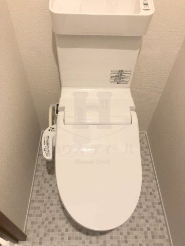 トイレ　別号室参考写真です