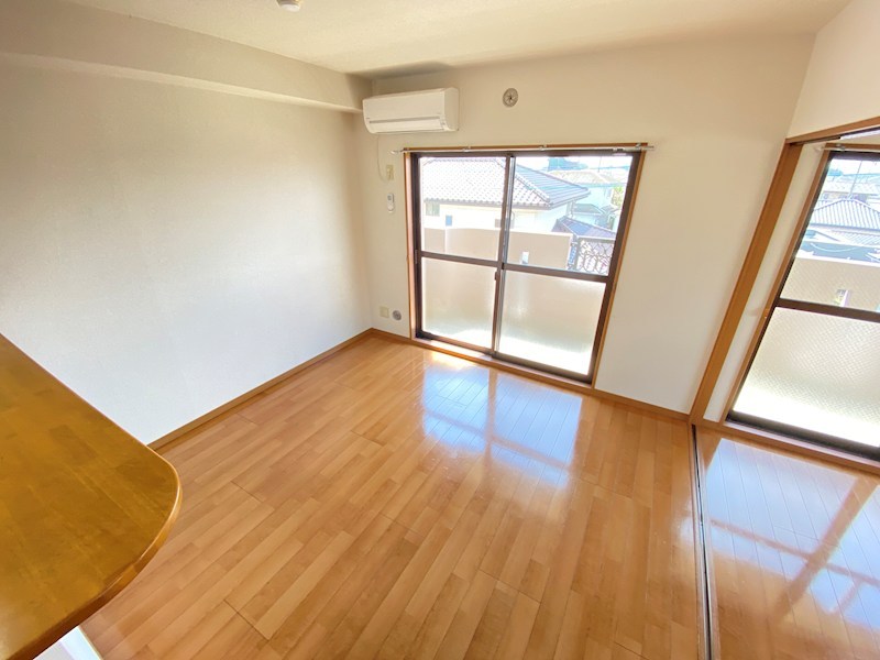 居室・リビング　※同棟同型内観写真、現状優先となります。