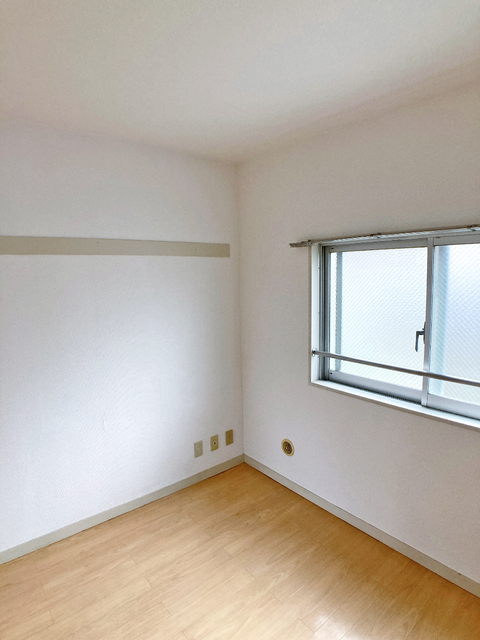 居室・リビング　※補修前の参考画像の為、設備等は現況優先。