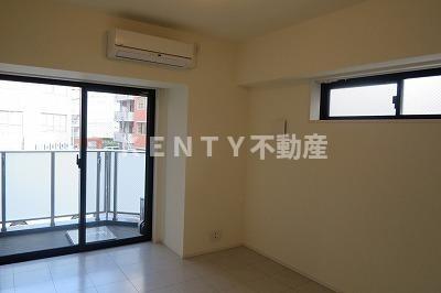 居室・リビング　こちらのリビングで趣味の時間をお楽しみください