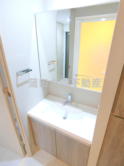 洗面設備　2面鏡の独立洗面台　洗面脱衣所