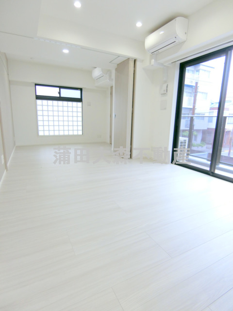 居室・リビング　南向きカウンターキッチンのLDK9.6帖　リビングダイニング