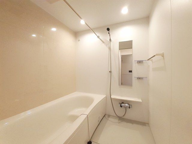 バス・シャワールーム　コンパクトで使いやすいお風呂です