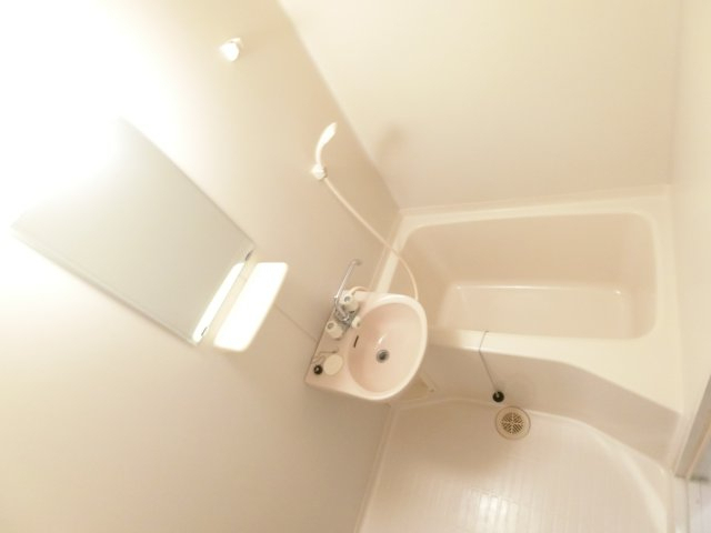 バス・シャワールーム　別号室の参考写真です。