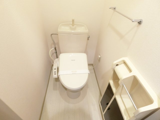 トイレ　別号室の参考写真です。