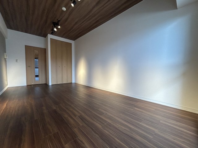 居室・リビング　※写真は７０４号室です