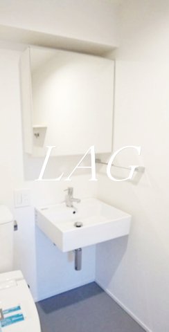 洗面設備　独立洗面台になります。