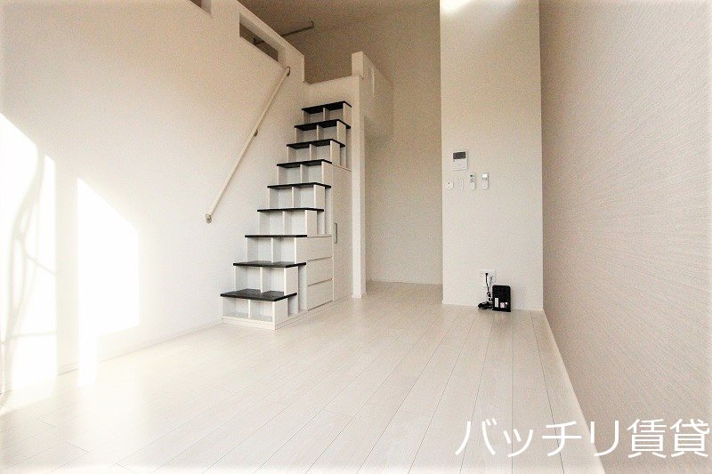 居室・リビング　別号室タイプの為、現状を優先致します。