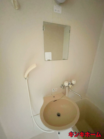 洗面設備　写真は別のお部屋です。
