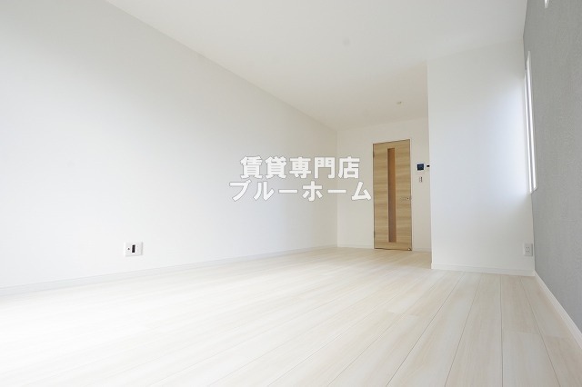 その他　洋室12.4帖！