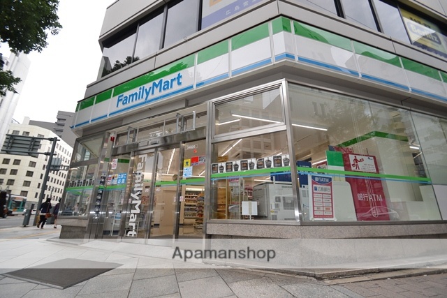 コンビニ　ファミリーマート紙屋町東店（コンビニ）まで729m