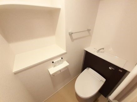 トイレ　別号室の写真となります