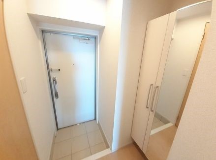 玄関　別号室の写真となります