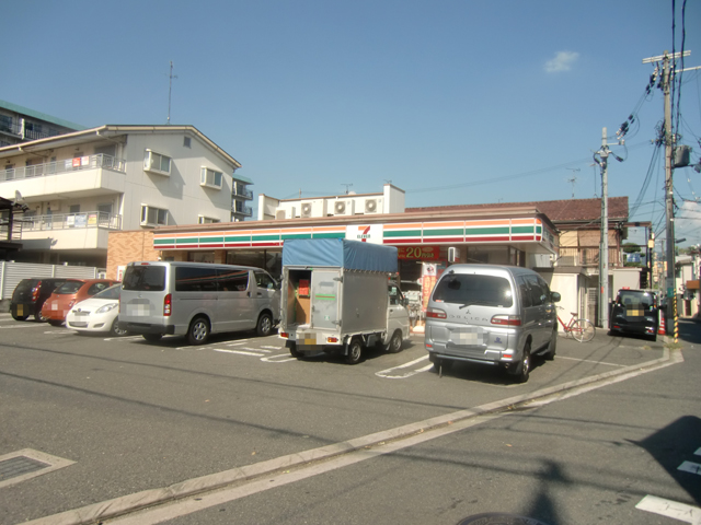 コンビニ　セブンイレブン 八尾陽光園1丁目店（コンビニ）まで151m