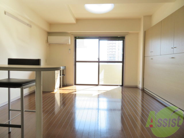 居室・リビング　陽の光が差し込む明るいお部屋は気持がいいですね～