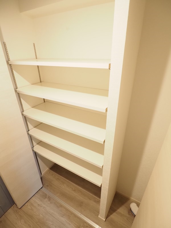 収納　棚が多くて小物もいっぱいおけますね