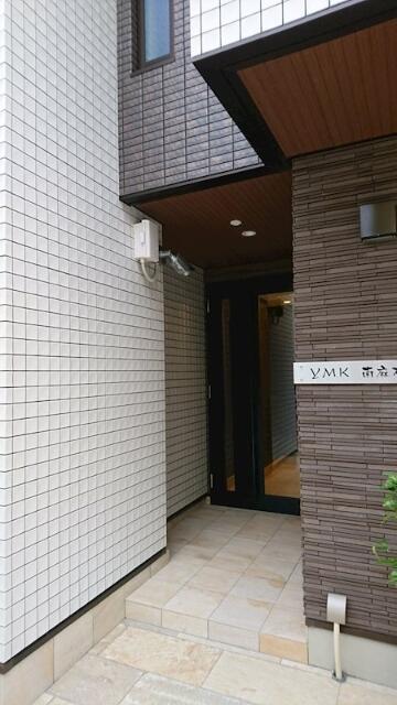 エントランス　落ち着いたエントランスです