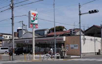 コンビニ　セブンイレブン 東大阪小若江4丁目店（コンビニ）まで716m