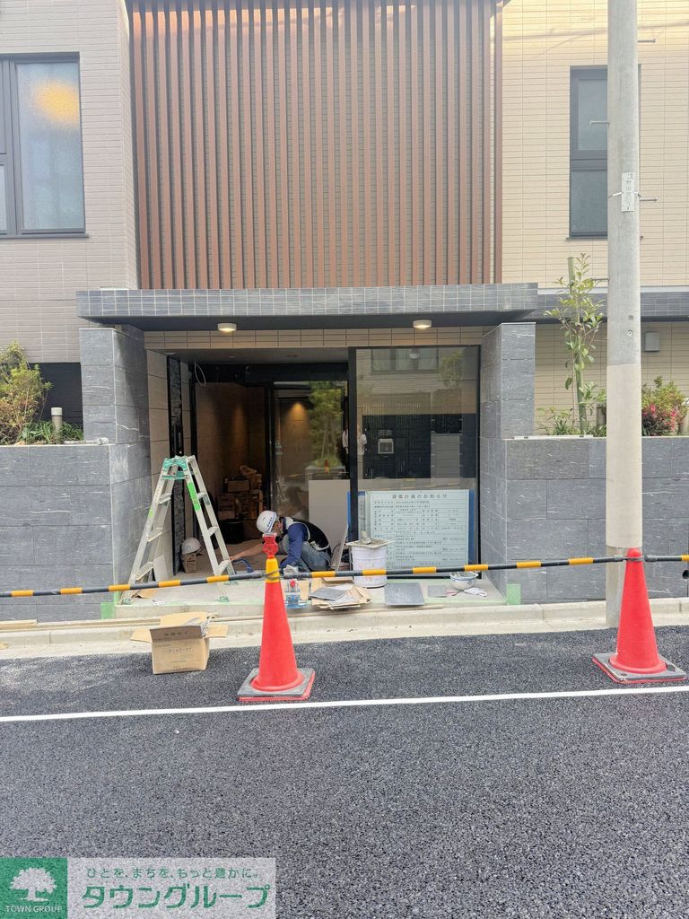 エントランス　駐車場