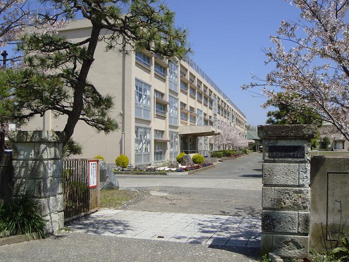中学校　木更津市立木更津第一中学校（中学校）まで1186m