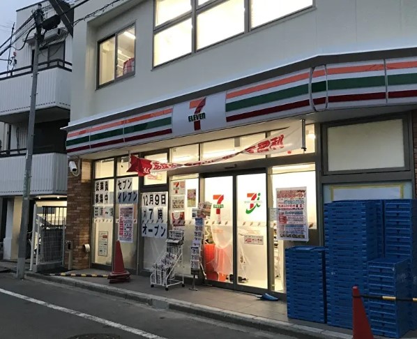コンビニ　セブンイレブン世田谷用賀2丁目店（コンビニ）まで193m